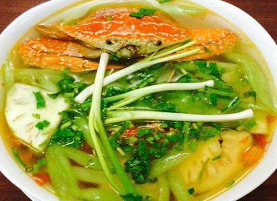 Ghẹ nấu canh chua dọc mùng